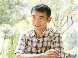 インタビューを受ける柱さん